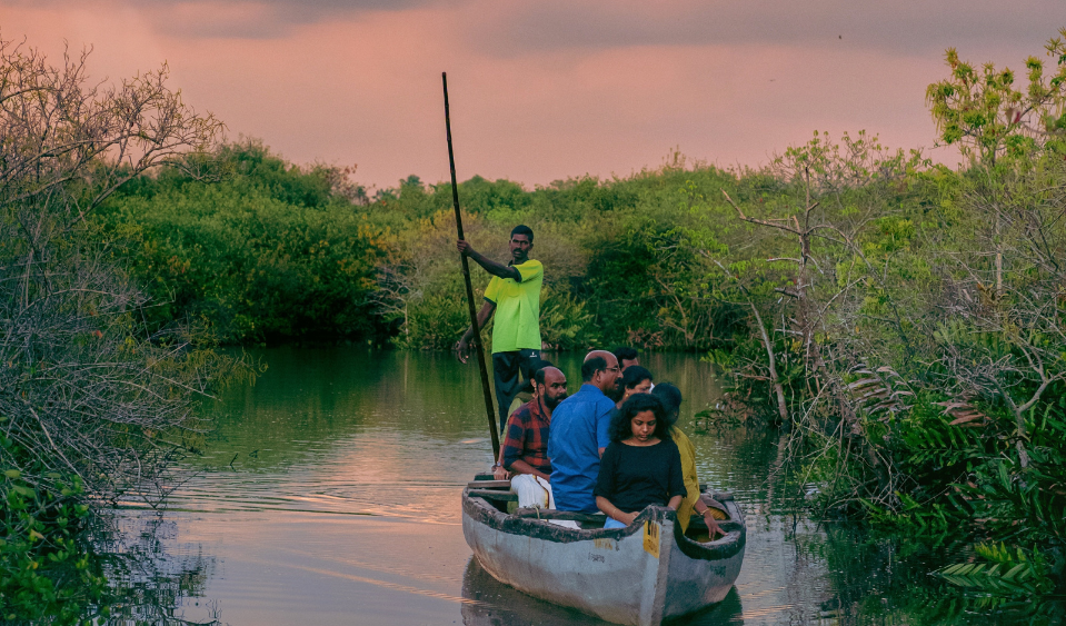 Kerala Group Trip: 6 Days of Hills, Lakes & Backwater Fun